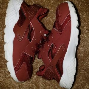 NIKE Huarache Size 9C